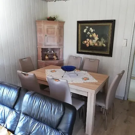 Apartment Haus Pauline Montenau